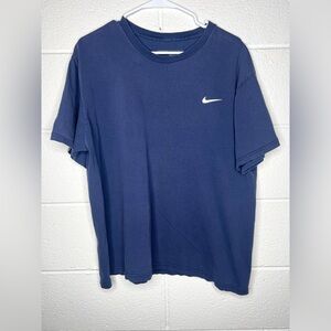 < Men’s Nike Navy Blue Logo Tee >